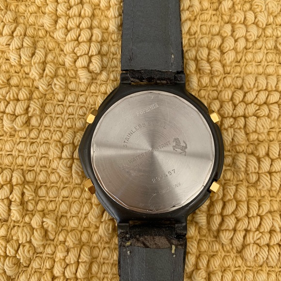 *{{Ferrari Formula Quartz Chronograph Watch}} - Picture 9 of 10
